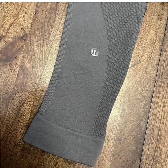 Lululemon Zone In Crop - Picture 4 of 4